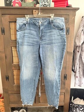 Maurices Faded Blue Women's Denim Jeans - Casual Stretch Fit